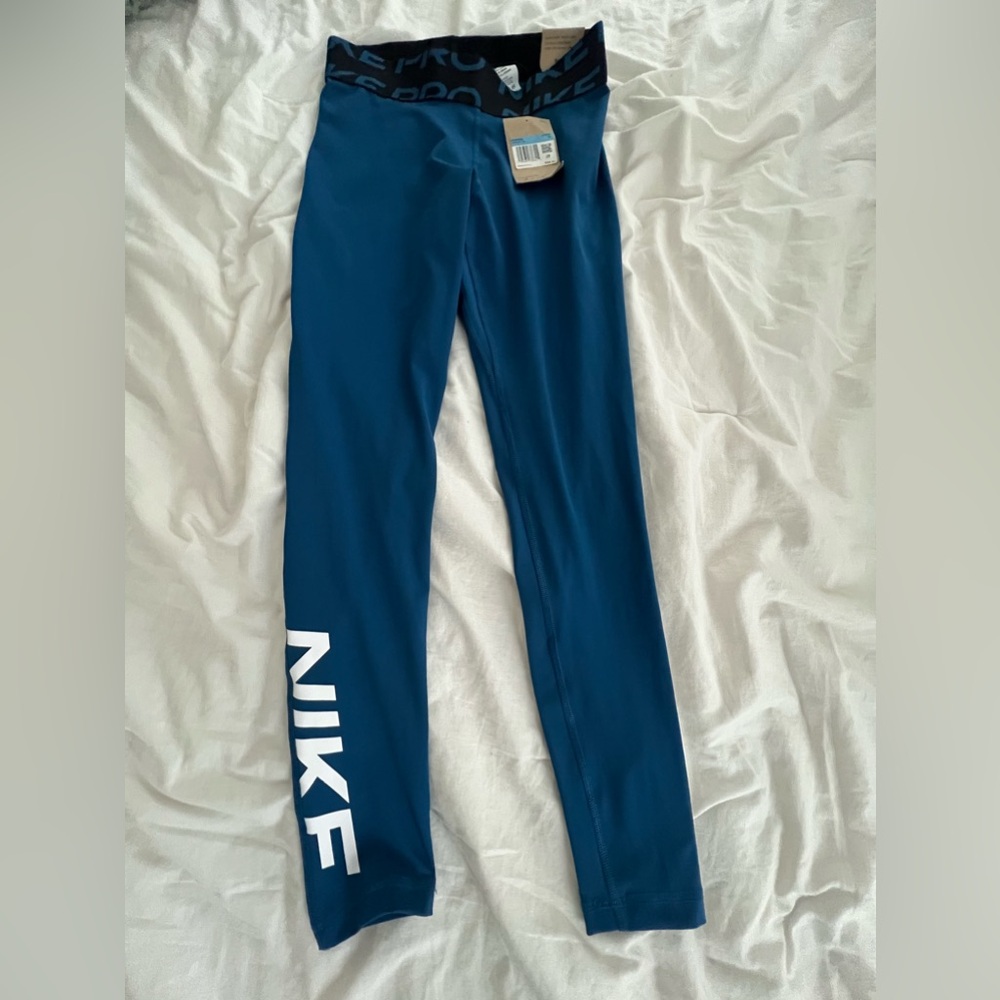 Brand new never worn nike pro leggings